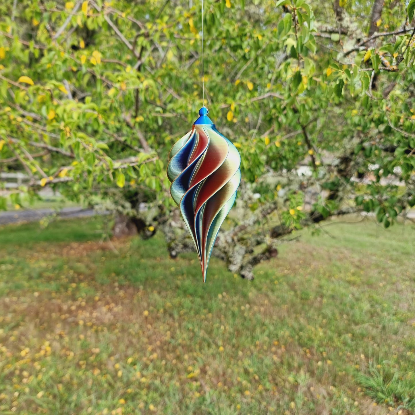 Small - Spiral Drop Spinner - Red Yellow Blue - Garden Decoration - Length: 14cm/5.5"