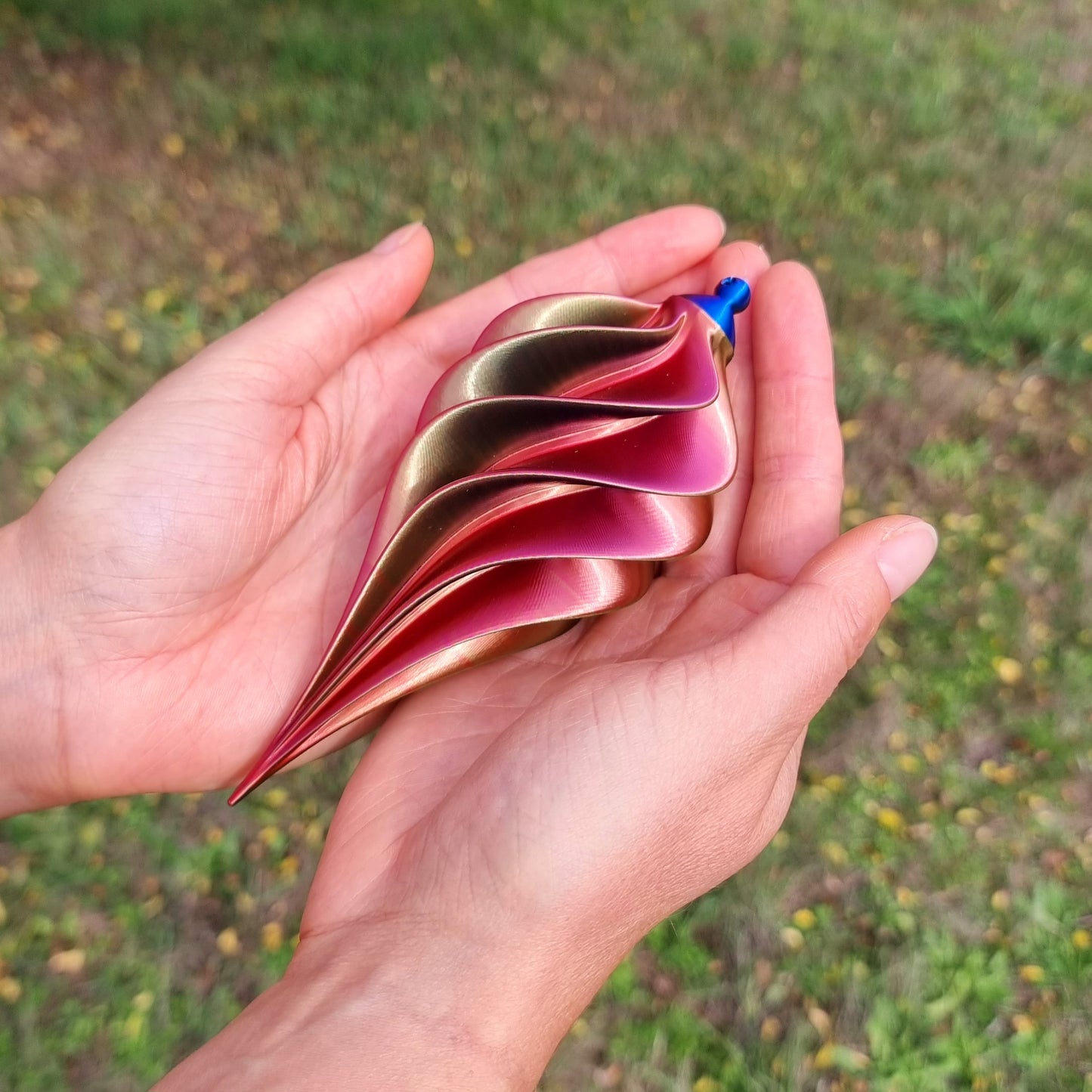 Small - Spiral Drop Spinner - Red Yellow Blue - Garden Decoration - Length: 14cm/5.5"