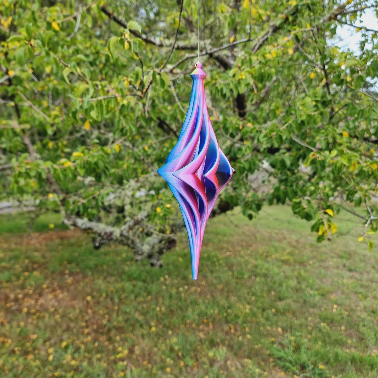 Small - Wing Spinner - Fuchsia Yellow Blue - Length: 22cm/8.7"