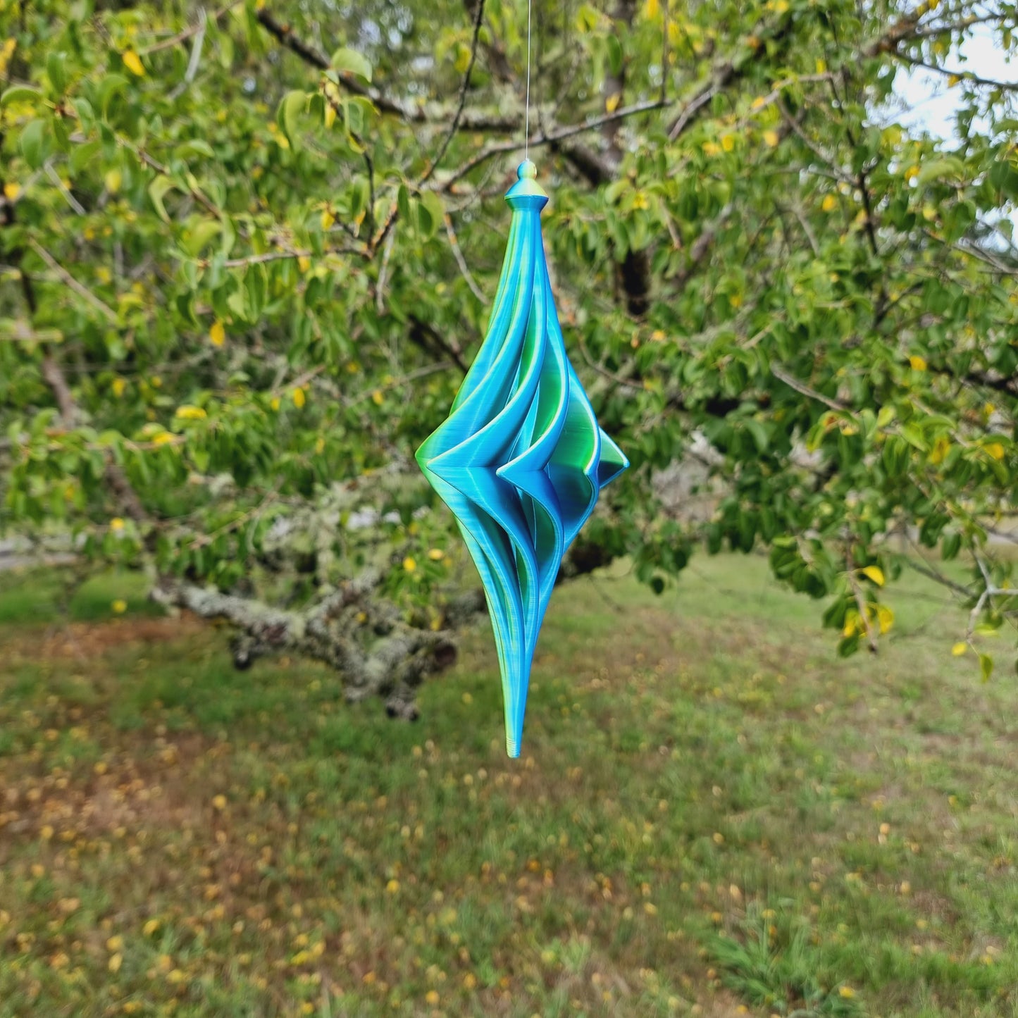 Small - Wing Spinner - Fuchsia Yellow Blue - Length: 22cm/8.7"