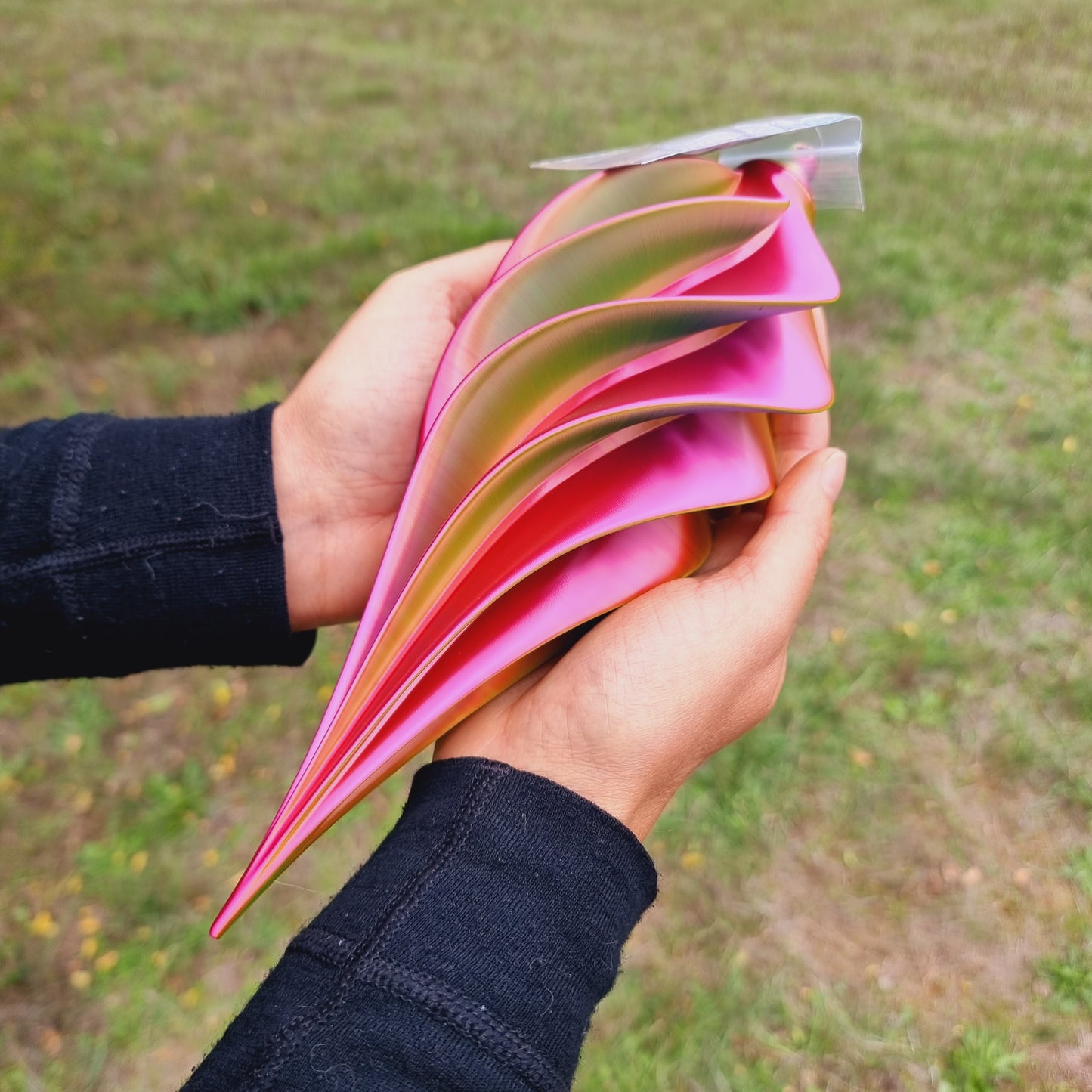 Medium - Spiral Drop Spinner - Fuchsia Yellow Blue - Length: 27cm/10.6"
