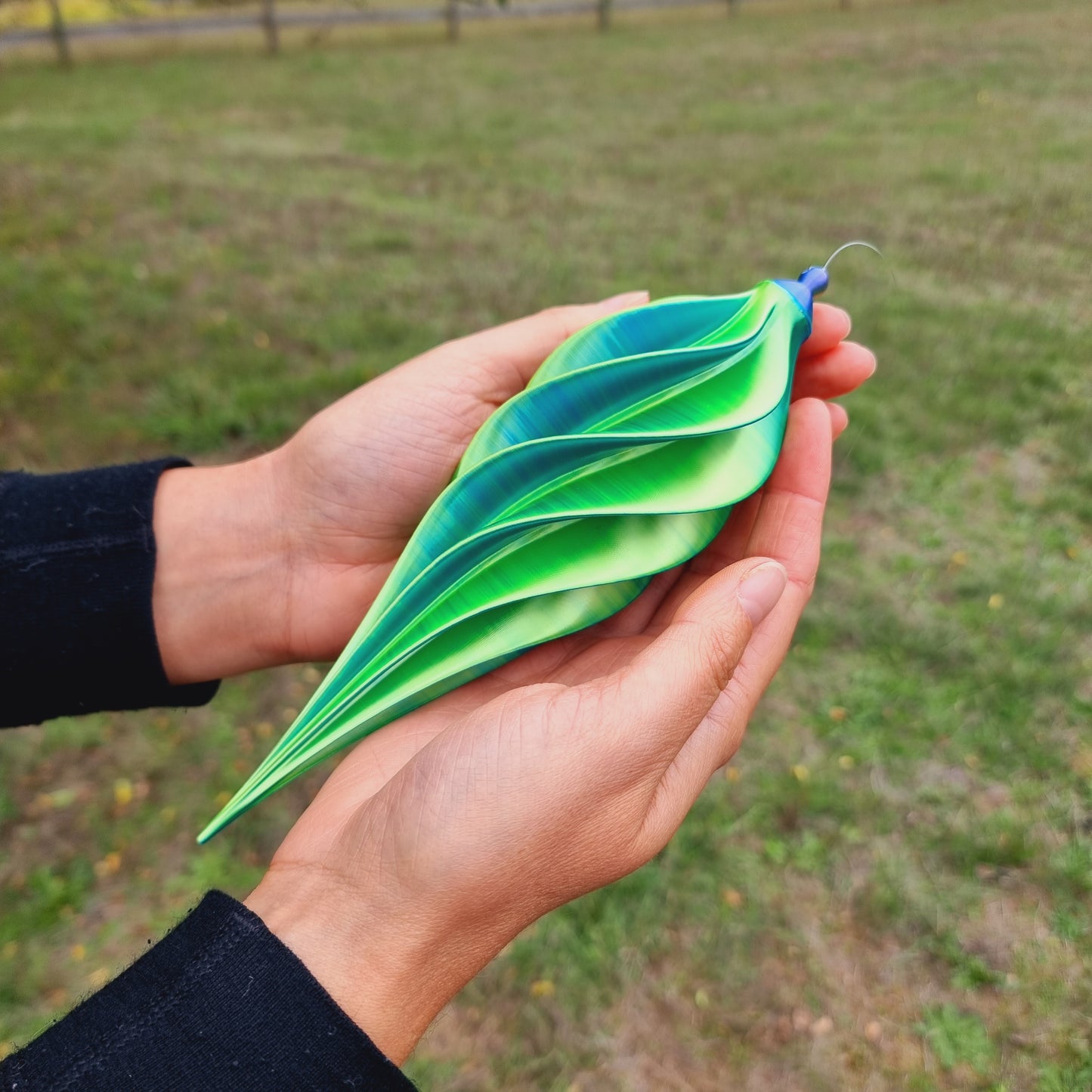 Small Tall - Spiral Drop Spinner - Purple Yellow Blue - Length: 21cm/8.3"