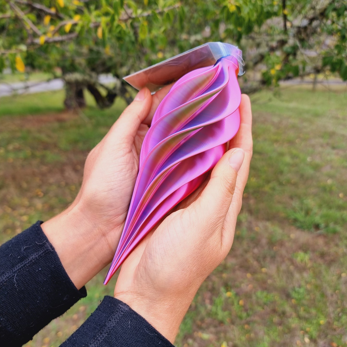 Small Tall - Spiral Drop Spinner - Fuchsia Yellow Blue - Length: 21cm/8.3"