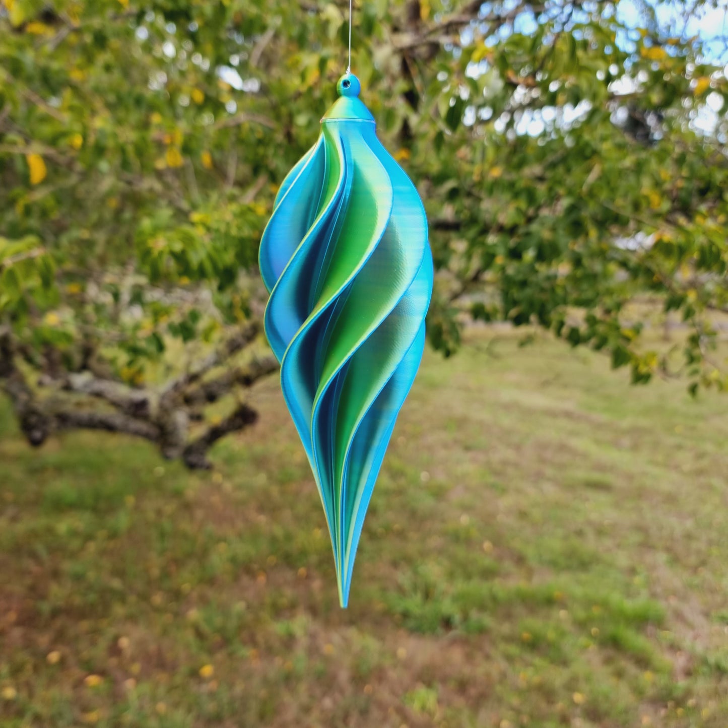 Small Tall - Spiral Drop Spinner - Fuchsia Yellow Blue - Length: 21cm/8.3"