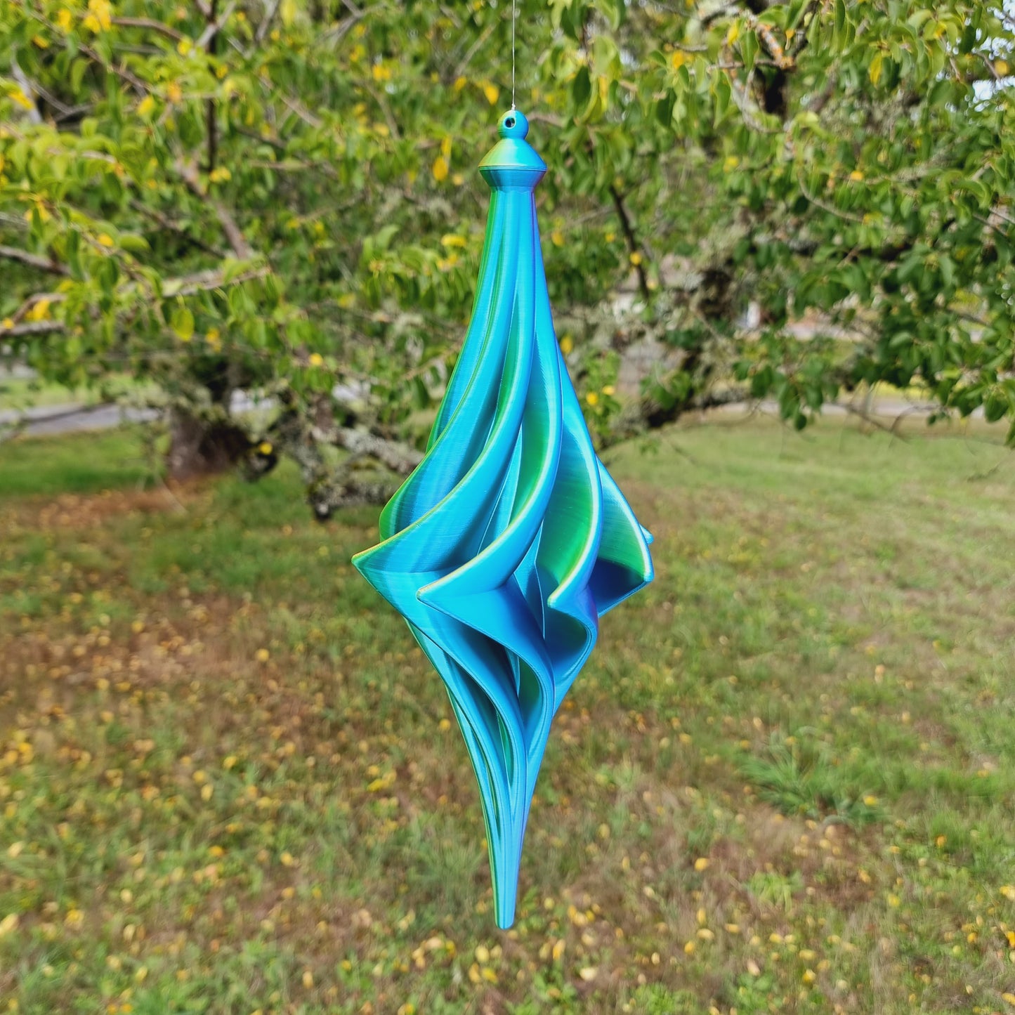 Medium - Wing Spinner - Fuchsia Yellow Blue - Length: 32cm/12.6"
