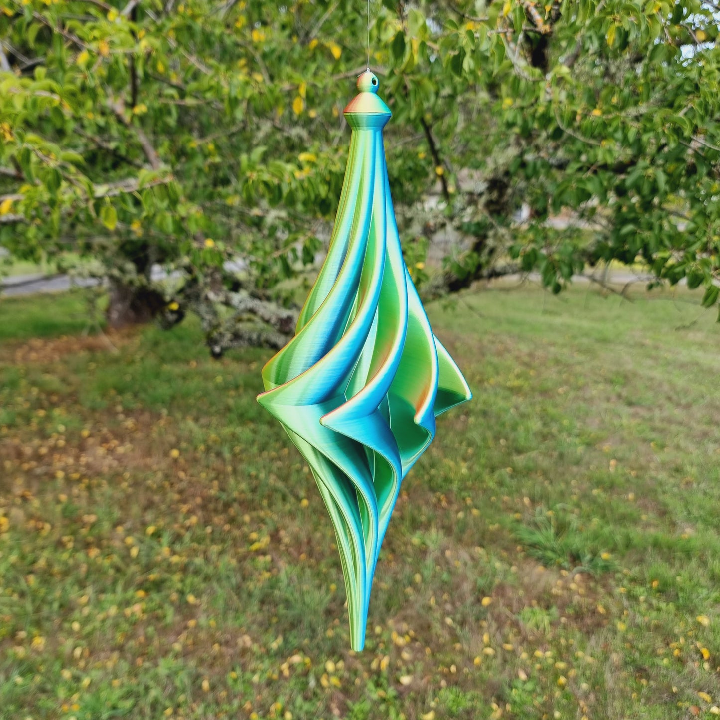 Medium - Wing Spinner - Fuchsia Yellow Blue - Length: 32cm/12.6"