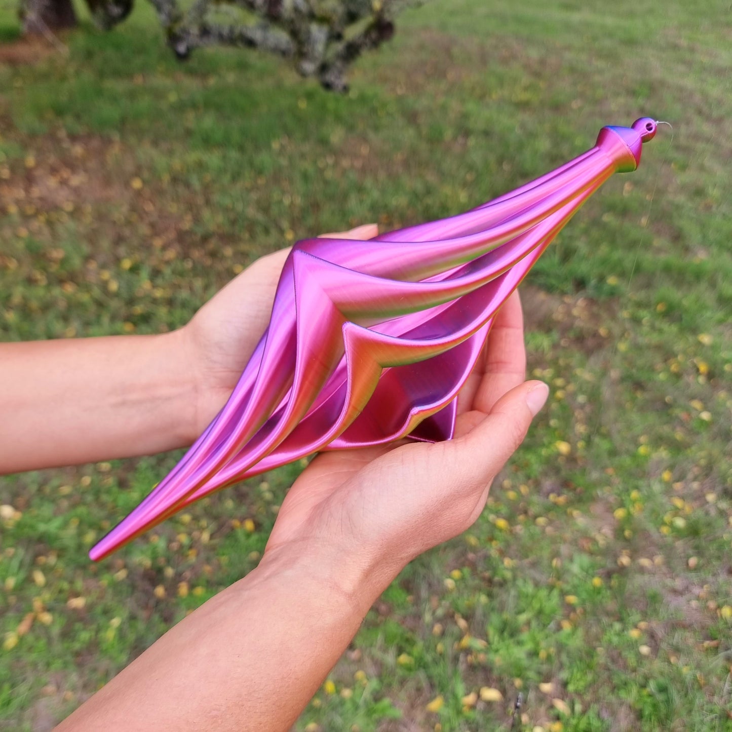 Medium - Wing Spinner - Fuchsia Yellow Blue - Length: 32cm/12.6"