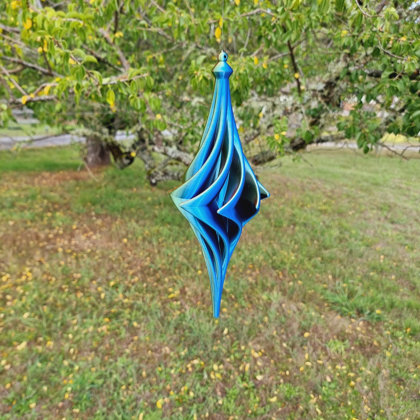 Medium - Wing Spinner - Red Yellow Blue - Length: 32cm/12.6"