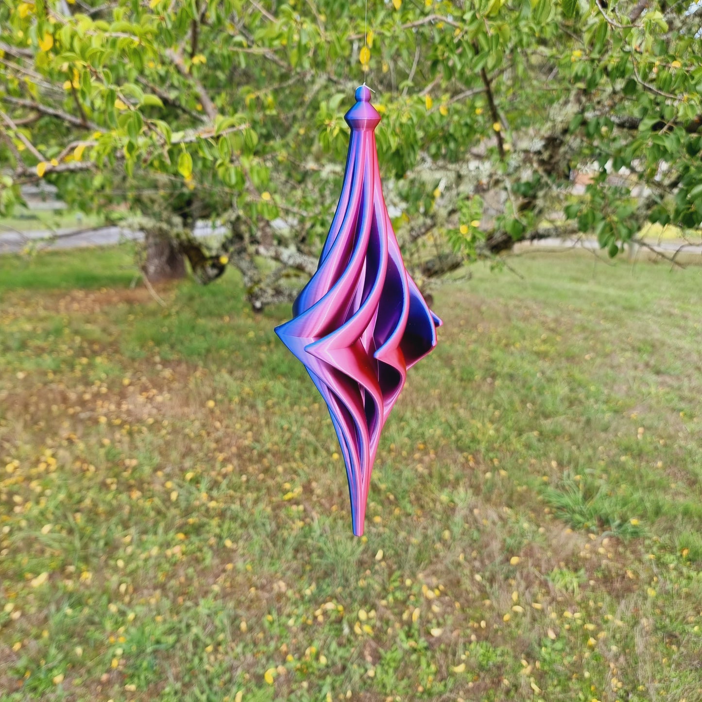 Medium - Wing Spinner - Red Yellow Blue - Length: 32cm/12.6"