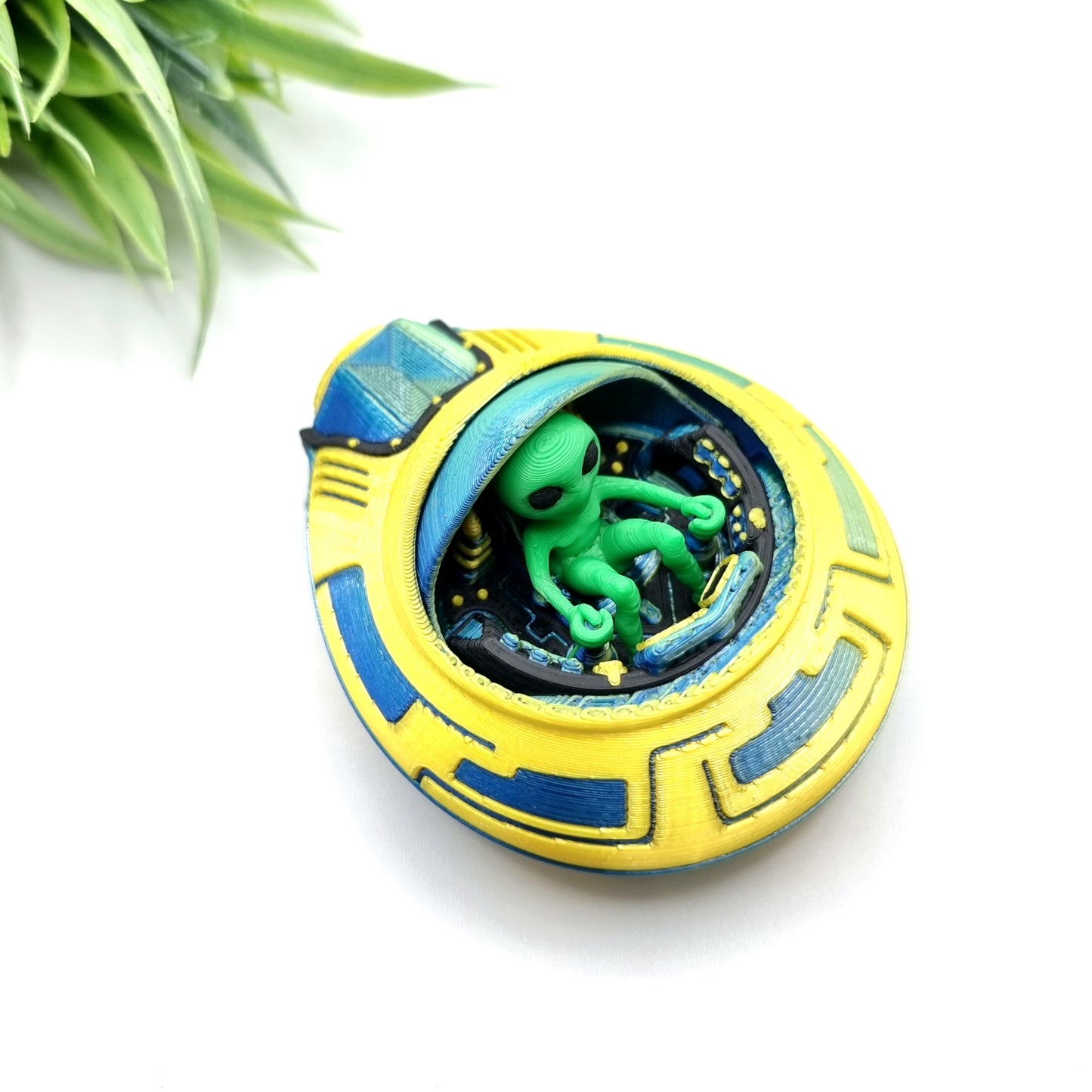 Alien Mini - 3D Printed - Articulated Multi Colored Fidget Toy - Sensory Gifts - Sci-Fi Spaceship - UFO toy - Sci-Fi Decor
