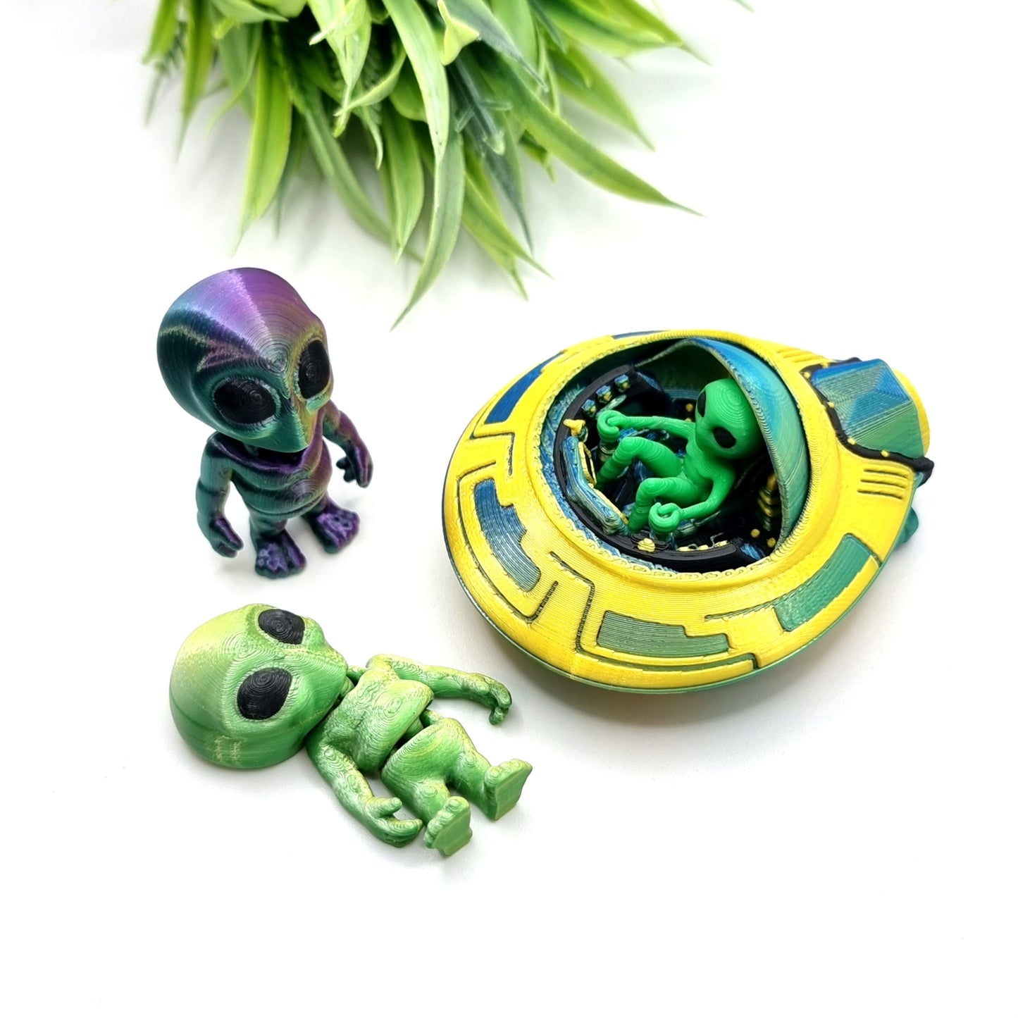 Alien Mini - 3D Printed - Articulated Multi Colored Fidget Toy - Sensory Gifts - Sci-Fi Spaceship - UFO toy - Sci-Fi Decor